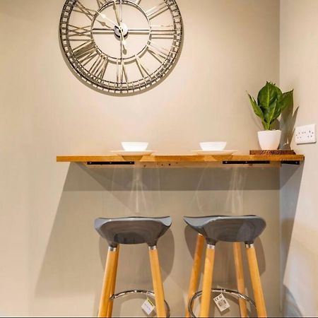 Appartamento The Hideaway By The Sea - Free Parking Hove Esterno foto