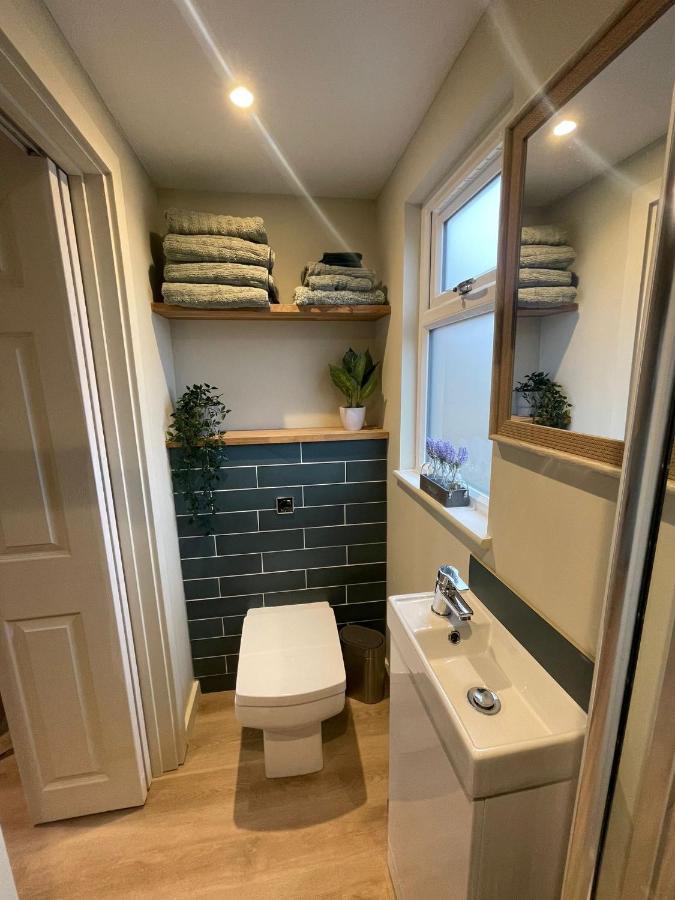 Appartamento The Hideaway By The Sea - Free Parking Hove Esterno foto